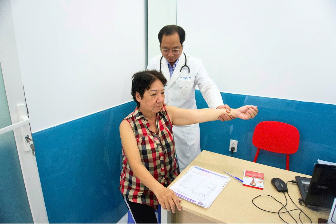 Thăm khám bác sĩ kịp thời giúp phòng ngừa các biến chứng nguy hiểm