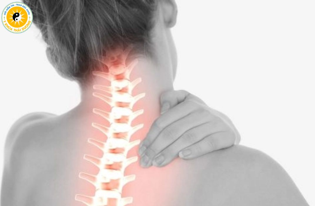 Cách giảm đau cổ vai gáy cho nhân viên văn phòng