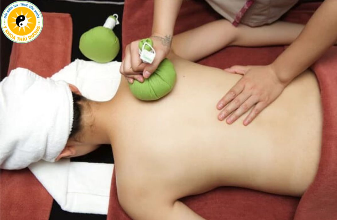 Chườm nóng thảo dược vai gáy và mắt: Giải pháp thư giãn sau ngày làm việc