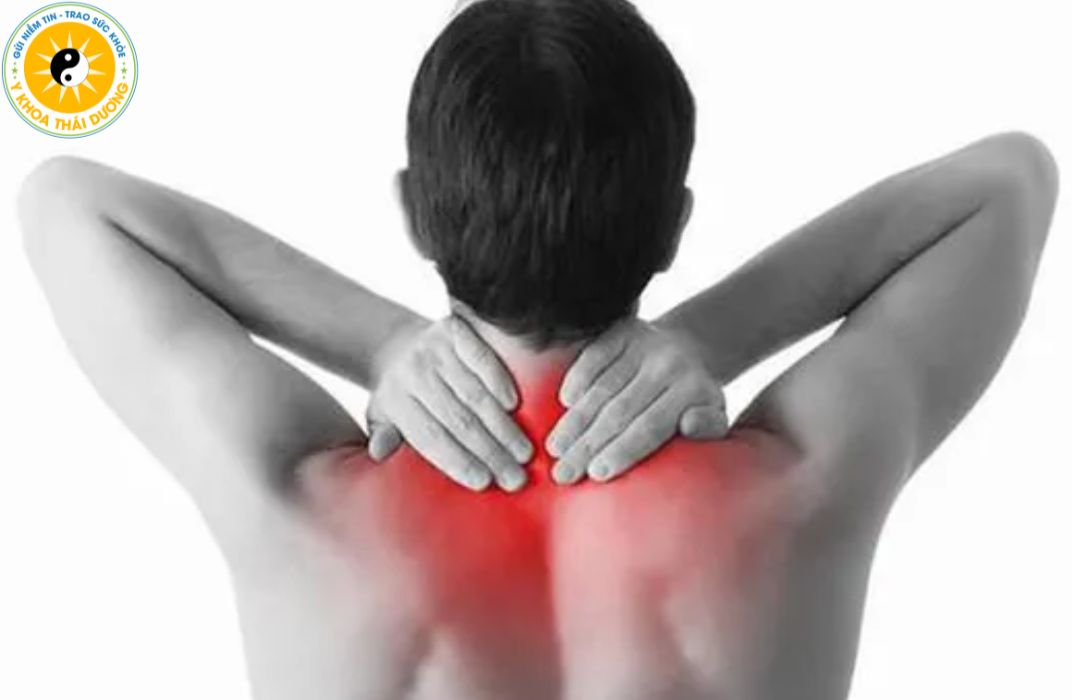 Đau vai gáy không quay được cổ: Nguyên nhân và cách xử lý