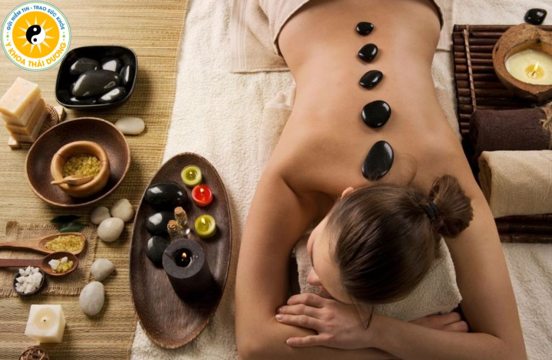 Massage lăn đá nóng: Hỗ trợ tuần hoàn máu và thư giãn cơ