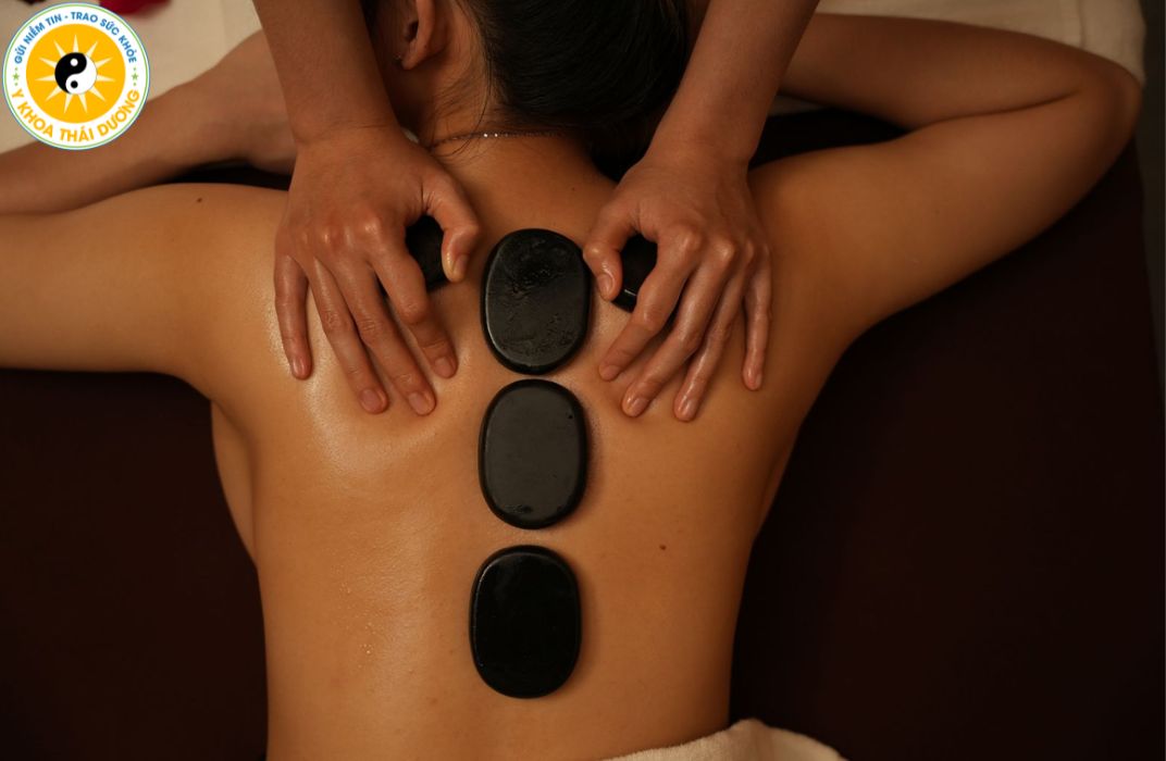Massage lăn đá nóng: Hỗ trợ tuần hoàn máu và thư giãn cơ