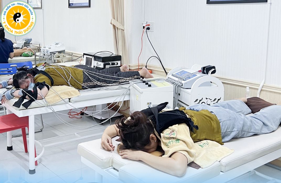 Xoa bóp ấn huyệt: Phương pháp hỗ trợ giảm đau cổ vai gáy - lưng hiệu quả