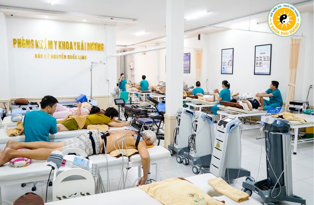 Xoa bóp bấm huyệt chữa thoái hóa cổ chân hiệu quả