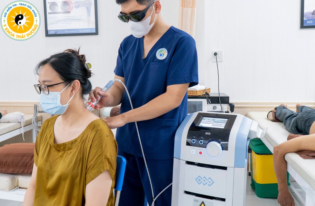 Điều trị bằng vật lý trị liệu - Lợi ích của phương pháp điều trị không xâm lấn