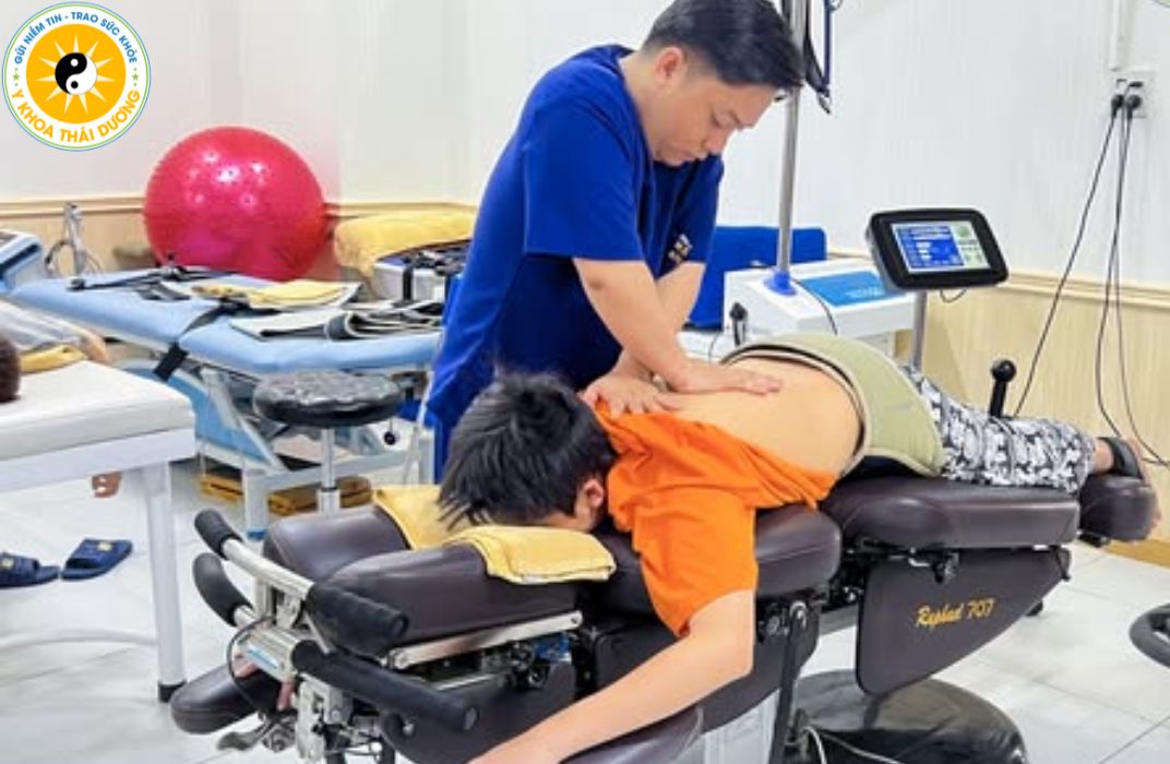 Bài tập vật lý trị liệu cải thiện vẹo cột sống ở trẻ hiệu quả