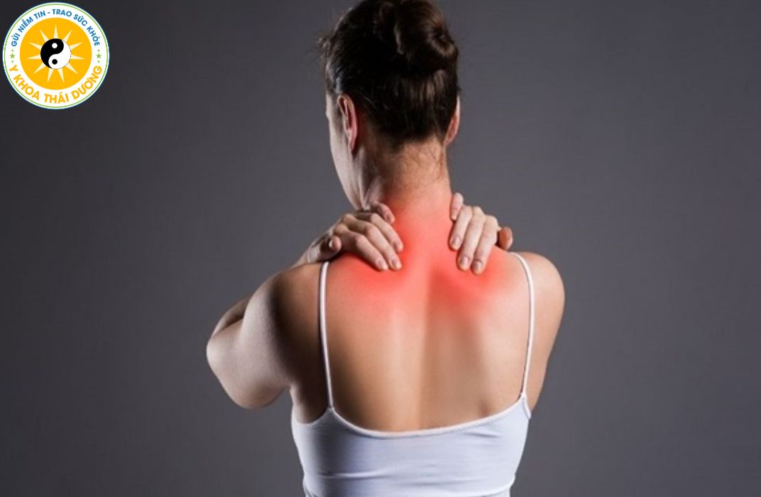 Vì sao dân văn phòng dễ bị đau cổ vai gáy?