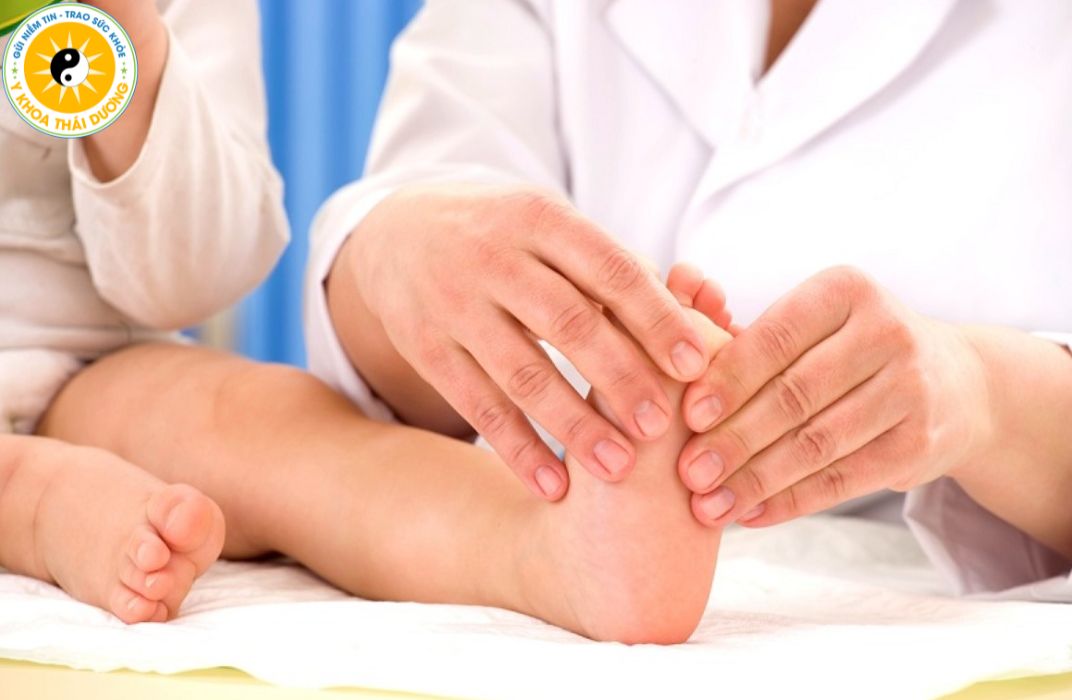 Viêm khớp ở trẻ em có nguy hiểm không? 