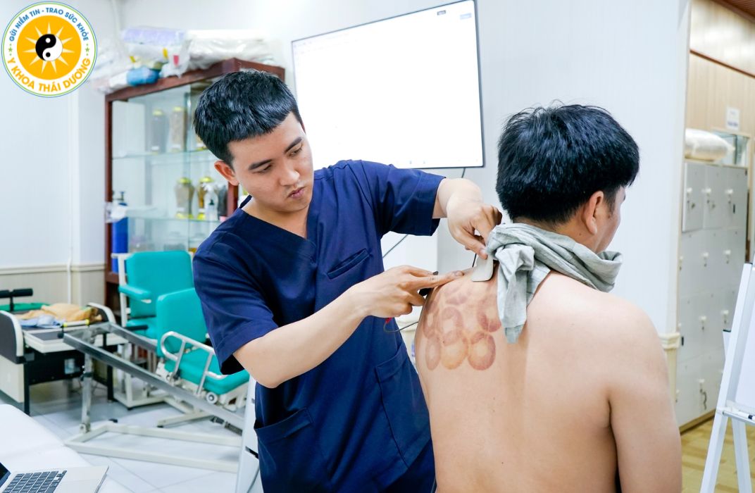 Xoa bóp ấn huyệt kết hợp giác hơi