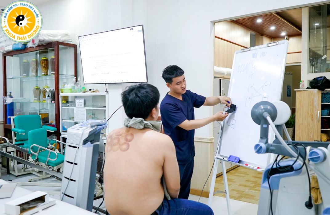 Xoa bóp ấn huyệt kết hợp giác hơi