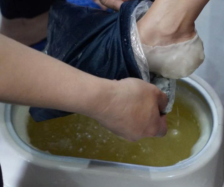 Nhúng Sáp Trị Liệu - Liệu Pháp Giảm Đau, Cải Thiện Cuộc Sống 3 quy trình nhúng sáp trị liệu